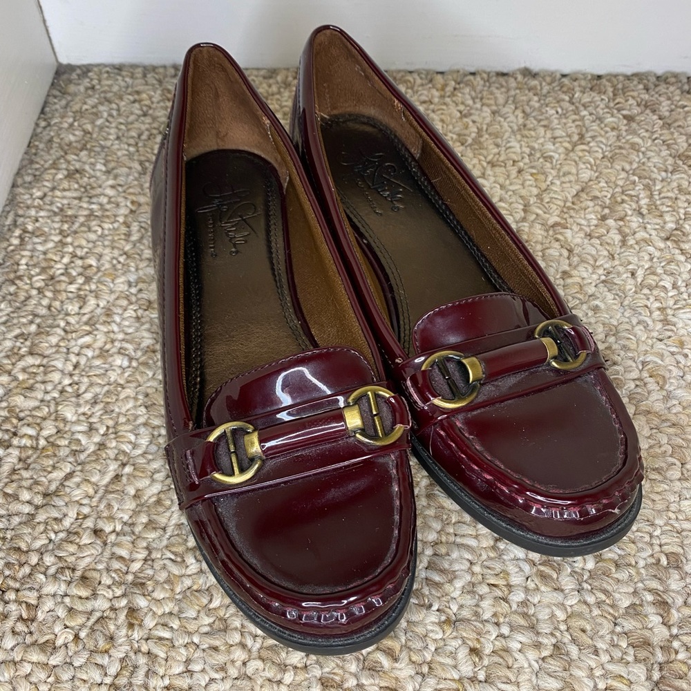 Selling this 6.5 Life Stride flats